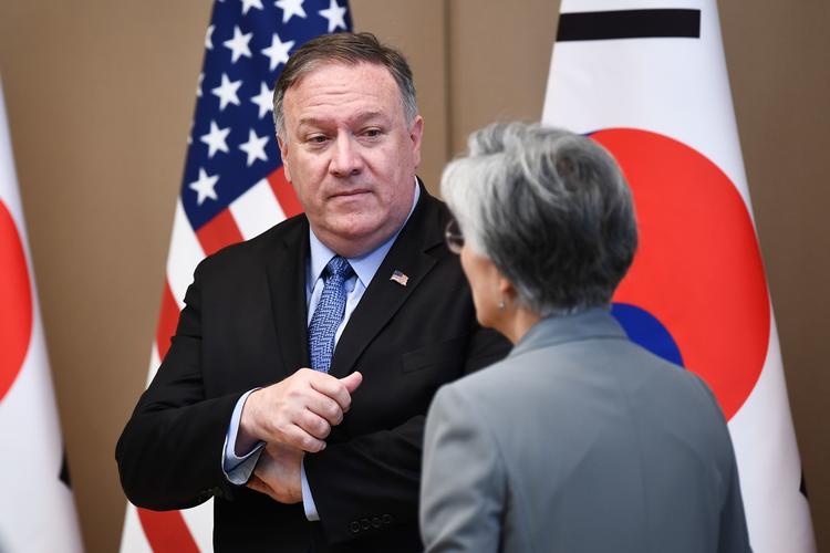 Forholdet mellem USA og Iran er køligt. Og det bliver formentlig ikke varmere af, at den amerikanske udenrigsminister, Mike Pompeo, nu varsler flere sanktioner mod Iran. Trump har trukket sit land ud af atom-aftalen, mens Iran i månedsvis har været frustreret over de amerikanske sanktioner.  Foto: Brendan Smialowski/Ritzau Scanpix