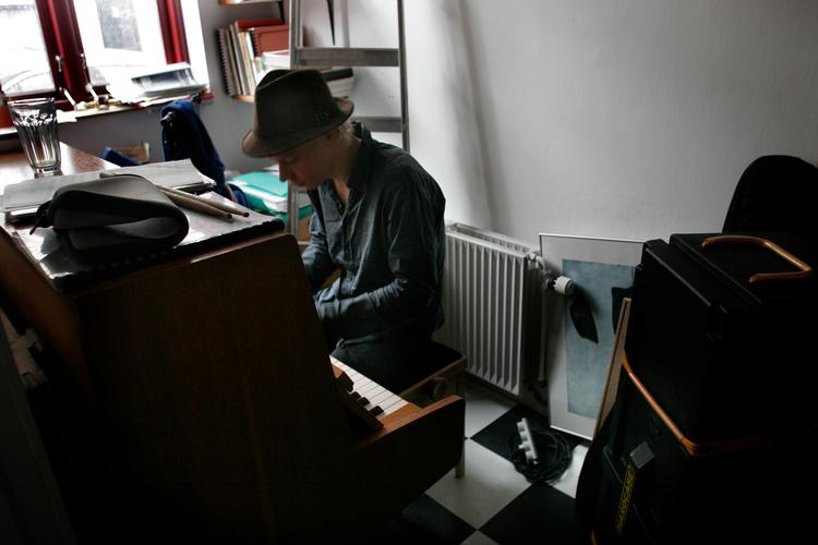 Mandag aften kan man opleve musiker og komponist Simon Toldam optræde solo på LiteraturHaus.
   Arkivfoto Lars Hansen