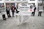 Demonstration mod Danske Bank, da banken afholdte generalforsning i marts 2019. Nu må banken skære en milliard kroner af forventningerne til årets overskud. 
 Foto: Peter Hove Olesen/POLFOTO