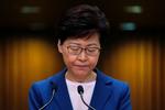 Hongkongs politiske leder, Carrie Lam, forsøgte tirsdag at række hånden ud til sine modstandere. Men i stedet gjorde hun dem blot endnu mere vrede. Foto: Tyrone Siu/Ritzau Scanpix