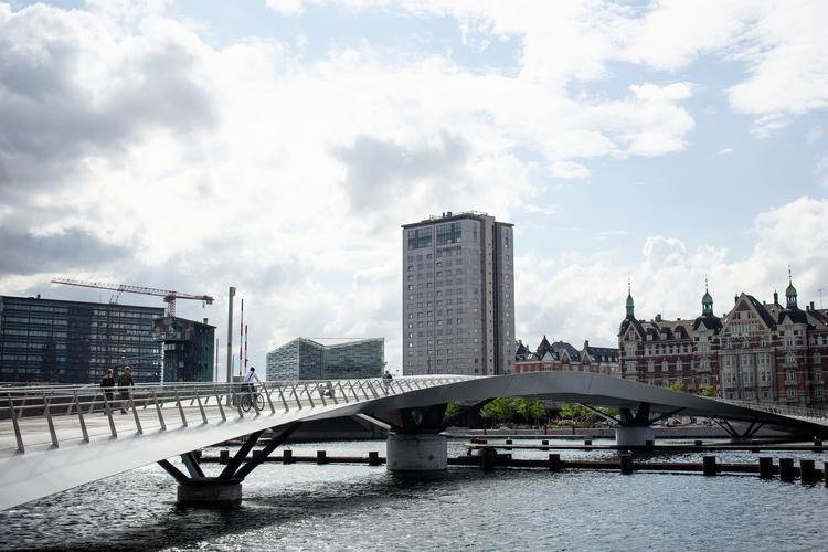 Lille Langebro er netop åbnet. Men hvordan fungerer den for byens cyklister? Ibyen tester. Foto: Nanna Navntoft
