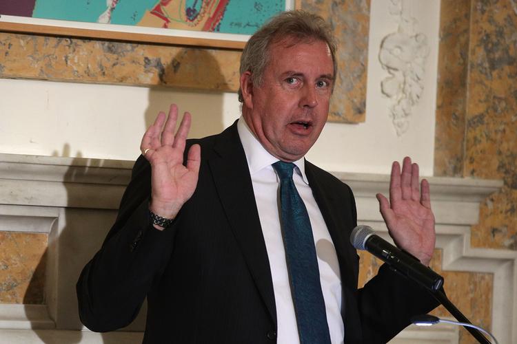 Storbritanniens ambassadør i USA, Kim Darroch, har i et lækket notat kaldt Donald Trump for uduelig. Trump har reageret ved at kalde ham en meget opblæst nar.  Foto: Alex Wong/Ritzau Scanpix