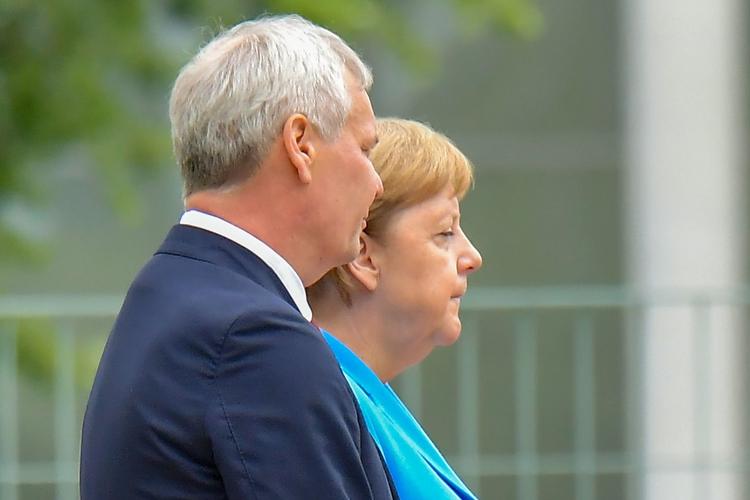Tysklands kansler, Angela Merkel, sammen med Finlands statsminister, Antti Rinne.  Foto: Tobias Schwarz/Ritzau Scanpix