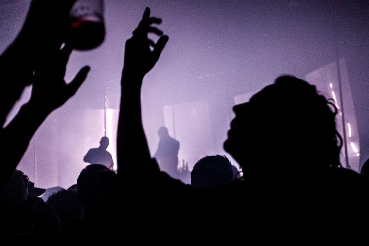 Den danske elektroniske duo Kenton Slash Demon er bare et af de navne, arrangørerne bag festivalen Karrusel netop har offentliggjort. Billedet her er fra deres koncert på Musik i Lejet i  Foto: Anders Rye Skjoldjensen