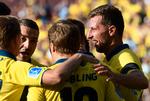 Kamil Wilczek (th.) scorede de to første mål for Brøndby og var forståeligt nok en populær holdkammerat torsdag aften.
   Foto: Lars Poulsen/POLFOTO
