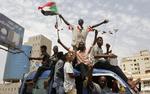 Det midlertidige militærråd i Sudan oplyser, at dethar afværget et kupforsøg. Landet er ramt af massiv politisk uro. Billedet er fra protester i hovedstaden Khartoum.   Foto: Ashraf Shazly/Ritzau Scanpix
