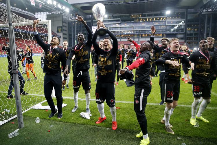 
Endelig. For første gang blev FCM pokalvinder, da Brøndby blev slået i Parken. Under træner Kenneth Andersen fik midtjyderne også sølv i Superligaen og starter den nye sæson med masser af selvtillid og optimisme.
   Foto: Jens Dresling/POLFOTO