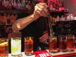 Campari, vermouth og gin. Det bitre drink blev opfundet for 100 år af grev Camillo Negroni på en bar i Firenze. Og især ældre mænd har holdt meget af den lige siden. Foto: Per Munch