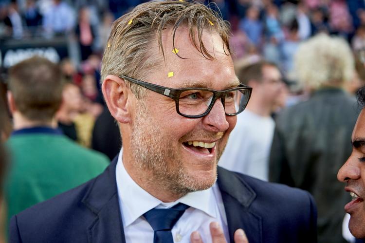 Når FC Midtjylland scorer i overtiden og sikrer sig adgang til gruppespillet i Europa League, må han nøgen på banen.  
   Foto: Claus Bonnerup