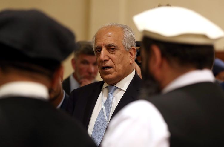 Zalmay Khalilzad - amerikansk chefforhandler med Taleban - overværede, men deltog ikke, i et tvær-afghansk konference i Qatar. Hans egne forhandlinger med Taleban vækker håb om en fredsaftale. 

   Foto: Karim Jaafar/Ritzau Scanpix