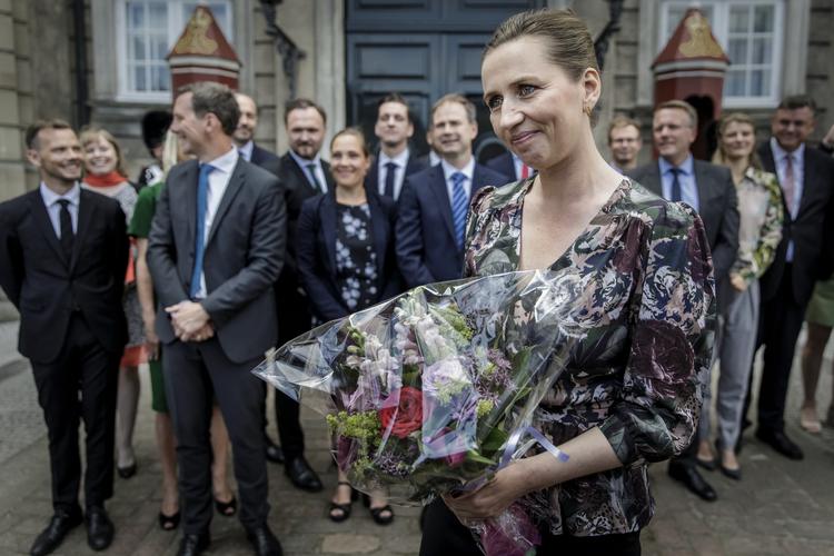 Statsminister Mette Frederiksen (S) da hun præsenterede sin nye regering på Amalienborg Slotsplads. 
   Foto: Mads Nissen/POLFOTO
