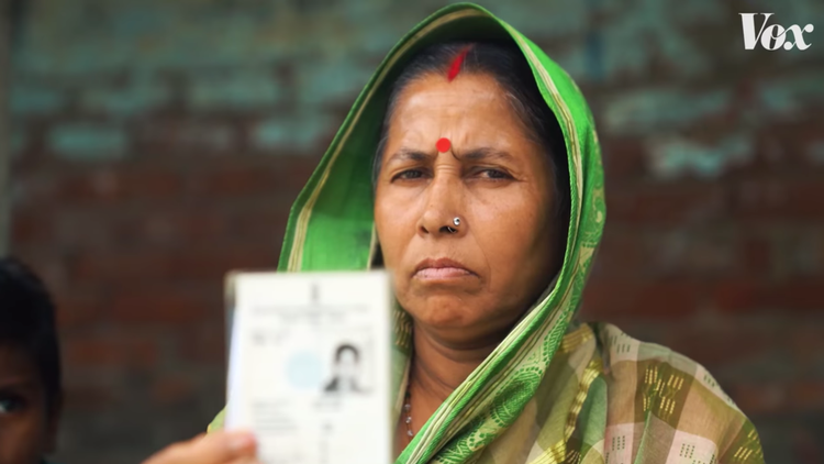 Med 1.3 milliarder mennesker i Indien er det dybt imponerende at se, hvordan landet afholder demokratisk valg. Det kan man se i den nye sæson af 'Vox Borders'.  Foto: Screenshot fra Youtube