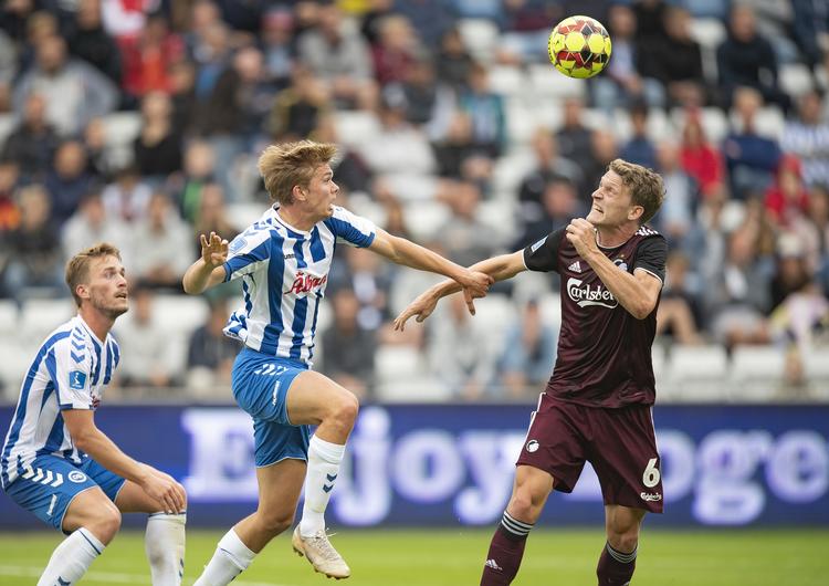 Jens Stage ses normalt i AGF's blå-hvide farver, men søndag fik han debut, da han blev skiftet ind for FCK. Men selv om FCK vandt, var weekenden formentlig ikke ubetinget god for Stage. Hans lejlighed i Aarhus blev udsat for hærværk og brandstiftelse.    Foto: Claus Fisker/Ritzau Scanpix