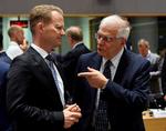 Den danske udenrigsminister, Jeppe Kofod (S) deltog mandag i sit første rådsmøde for udenrigsministrene i EU. Her ses han i samtale med Spaniens udenrigsminister, Josep Borrell. Foto: Johanna Geron/Ritzau Scanpix