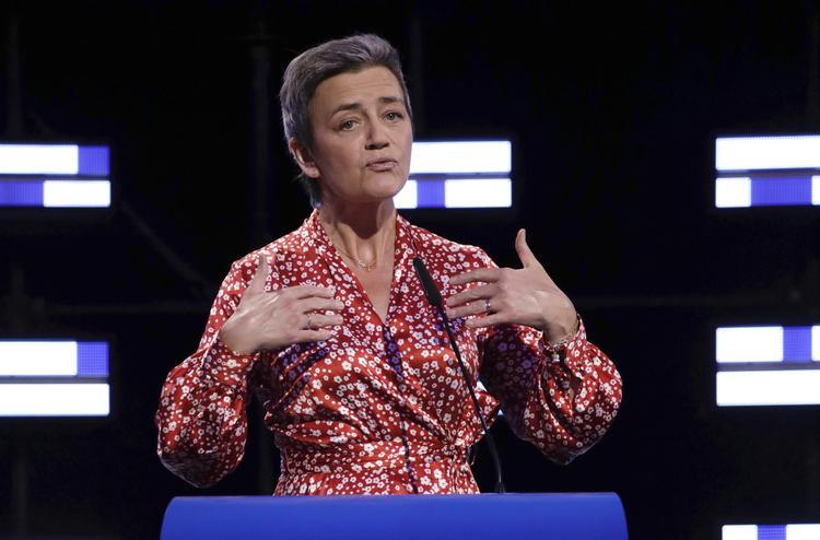 Socialdemokraten Frans Timmermans får en finere næstformandstitel end Margrethe Vestager, men det er ifølge Morten Løkkegaard (V) blot en formalitet. Foto: Olivier Matthys/Ritzau Scanpix