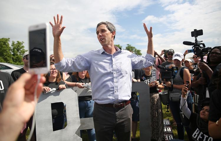 Dokumenter viser, at den håbefulde demokratiske præsidentkandidat, Beto O'Rourke, har slaveejere blandt sine forfædre. Nu vil han finde efterkommerne til de to unge kvinder, hans familie holdt som slaver. Foto: Stringer/Ritzau Scanpix