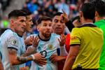 Lionel Messi blev vist ud i bronzekampen mod Chile og nægtede siden at deltage i præmieoverrækkelsen i protest mod det, han kalder korruption. Foto: Nelson Almeida/Ritzau Scanpix