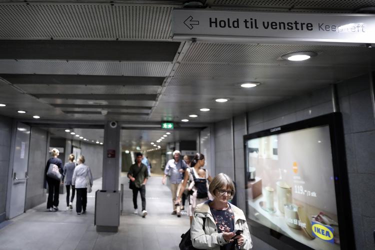 Over 50 gange på blot en enkelt måned har metrostationernes elevatorer været ude af drift. Det er bøvlet for handicappede. Formanden for Dansk Handicap Forbund er yderst træt af problemet.
   Foto: Jens Dresling/POLFOTO