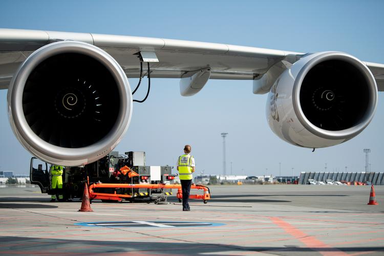 
Lufthavnens naboer følger sig mere og mere generet af støj og forurening i takt med, at lufthavnen er blevet udvidet. Blandt andet har kæmpeflyet A380 holdt sit indtog..
   Foto: Peter Hove Olesen/POLFOTO