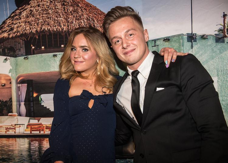 Torsdag aften blev sidste afsnit af 15. sæson af TV3's  realityklassiker 'Paradise Hotel' sendt. Vinder af de 300.000 kroner blev Teitur (Teitur Skoubo Juliansson), der her ses ved sæsonpræsentationen i marts sammen med meddeltageren Lea (Lea Othmar Haskiel). Foto: Mogens Flindt