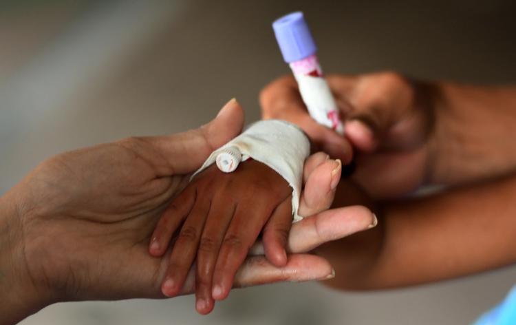 Myndighederne i Filippinerne slår alarm over et stort antal smittede med dengue feber. I første halvdel af i år har mindst 500 mennesker mistet livet som følge af den myggebårne sygdom. Foto: Orlando Sierra/Ritzau Scanpix