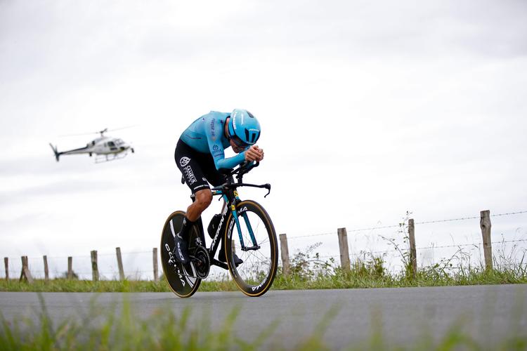 Jakob Fuglsang i aktion på den tempocykel, som gerne skulle hjælpe ham til en opmuntring i dag.
 Foto: Stephane Mahe/Ritzau Scanpix