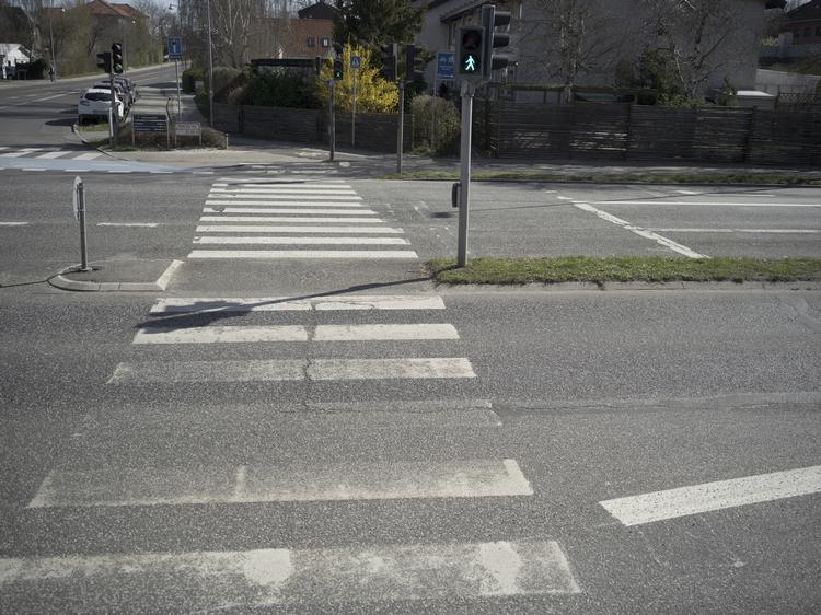 Fra nytår kommer der ikke længere til at ligge en seddel i forruden fra en kommunal p-vagt, hvis man for eksempel parkerer for tæt på et hjørne eller over en cykelsti i Odsherred Kommune. Byrådet har nemlig besluttet at sløjfe parkeringskontrollen. Foto: Peter Hove Olesen/POLFOTO