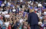 Donald Trump taler på et vælgermøde i Greenville, North Carolina. 
   Foto: Kevin Lamarque/Ritzau Scanpix
