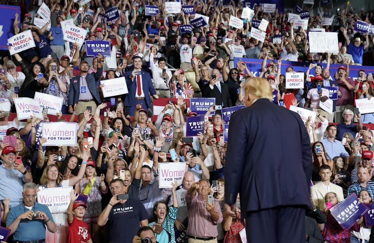 Donald Trump taler på et vælgermøde i Greenville, North Carolina. 
   Foto: Kevin Lamarque/Ritzau Scanpix