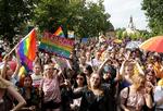 Lørdagens prideparade i den polske by Bialystok var den første af sin slags nogensinde. I landet tales der skarpt imod homoseksuelles rettigheder.    Foto: Jerzy Baliski/Ritzau Scanpix