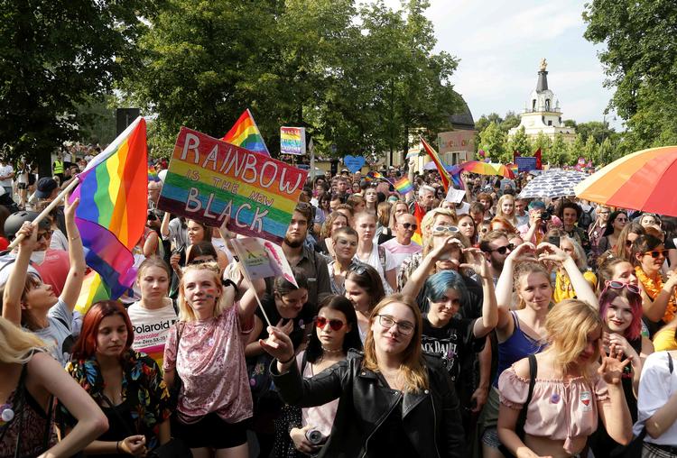 Lørdagens prideparade i den polske by Bialystok var den første af sin slags nogensinde. I landet tales der skarpt imod homoseksuelles rettigheder.    Foto: Jerzy Baliski/Ritzau Scanpix