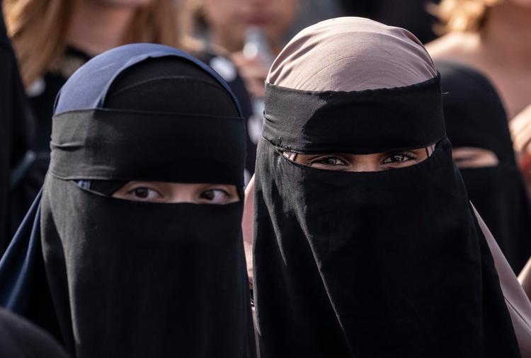 Arkivfoto af demonstration mod tildækningsforbud.    Foto: Per Rasmussen