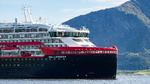 MS Roald Amundsen kan switche mellem at sejle på batteri og flydende naturgas. Foto: Hurtigruten/Espen Mills