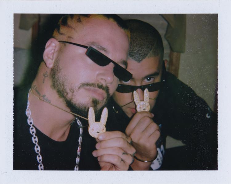 J Balvin og Bad Bunny spejler med deres nye album hele den globale popmusik lige nu. Foto: Universal Music
