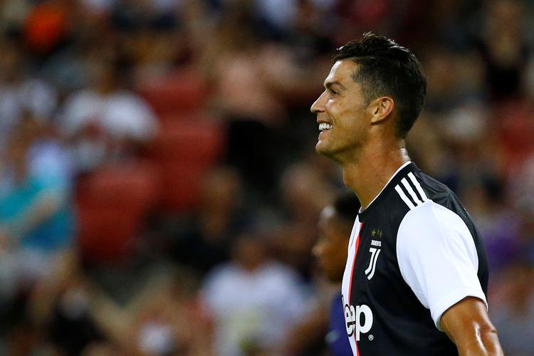 Forleden scorede Christiano Ronaldo i en træningskamp mod Tottenham i Asien. Nu kan han glæde sig over, at en gammel voldtægtsanklage mod ham ikke ender i en retssag. Foto: Feline Lim/Ritzau Scanpix