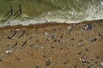 Trængsel på stranden ved Brighton. 
   Foto: Glyn Kirk/Ritzau Scanpix