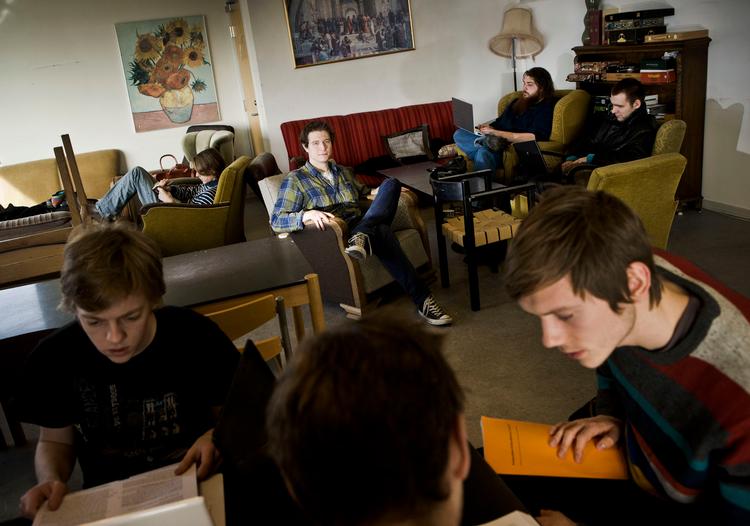 Hvis du ikke slap igennem nåleøjet i første forsøg, er der stadig gode chancer for at få en studieplads. Der er 392 udbud med ledige pladser i år fordelt på de forskellige uddannelsestyper. Foto: Casper Dalhoff/POLFOTO