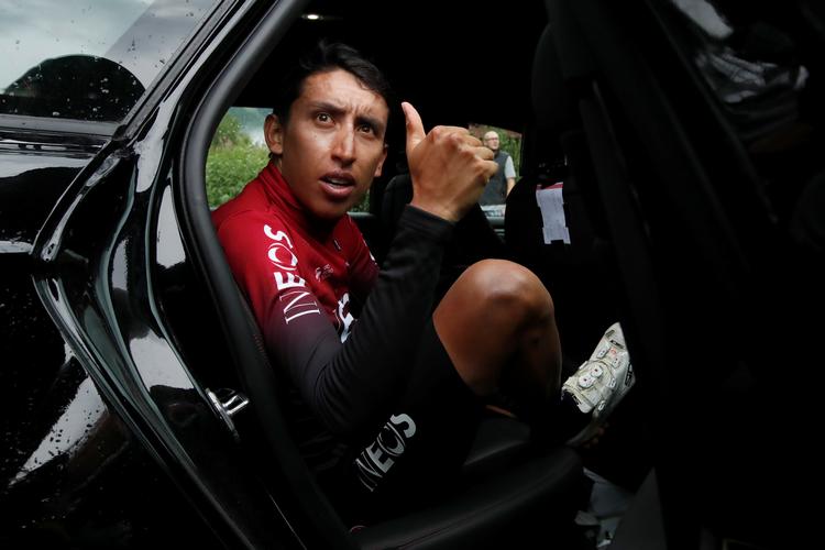 Da dagens etape blev stoppet med 22 km til mål havde Egan Bernal ligesom på toppen af det næstsidste bjerg et forspring til Julian Philippe på omkring 2 minutter.
   Foto: Christian Hartmann/Ritzau Scanpix