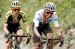 På den aflyste etape kørte Egan Bernal og Simon Yates fra de øvrige favoritter, men der mangler et voldsomt bjerg, inden det hele er afgjort. Foto: Christian Hartmann/Ritzau Scanpix