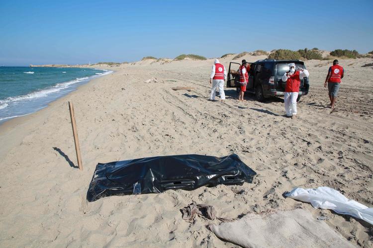 62 lig er indtil videre hentet op fra havet ud for Libyens kyst.   Foto: -/Ritzau Scanpix