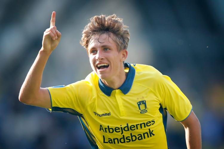 Jesper Lindstrøm  jubler efter scoring til 1-0.
   Foto: Jens Dresling/POLFOTO