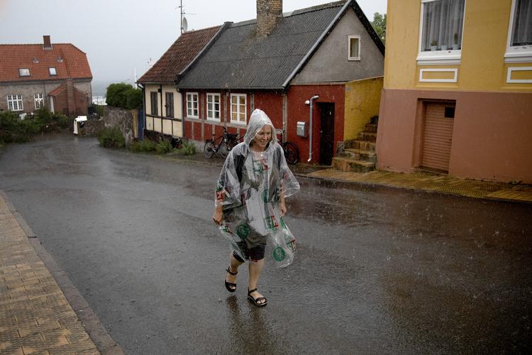 I juni var der skybrud over folkemødet på Bornholm. I denne uge venter en ny omgang nedbør. Foto: Finn Frandsen/POLFOTO