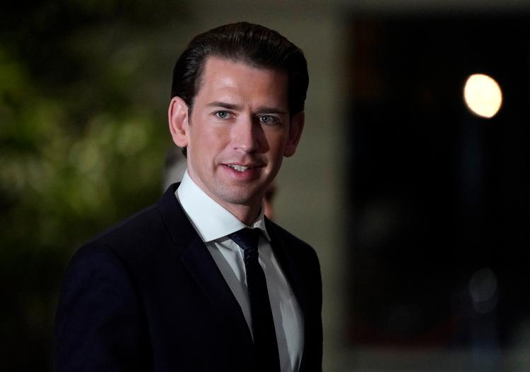 
Sebastian Kurz trådte for et par måneder siden tilbage som Østrigs kansler, efter  at hans vicekansler havde erklæret sig parat til at lade sig bestikke, modtage ulovlig partistøtte og til i det skjulte at overtage kontrollen med nogle uafhængige medier. Det var den såkaldte Ibiza-affære.
   Foto: Franck Robichon/Ritzau Scanpix