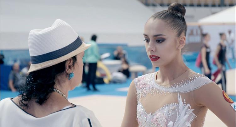 »Du er ikke et menneske, du er en atlet«, lyder det blandt andet fra elitegymnasten Margarita Mamuns trænere, mens seerne får lov at kigge med under forberedelserne til de olympiske lege i Rio de Janeiro i 2016.  Foto: Autlook Filmsales/DR