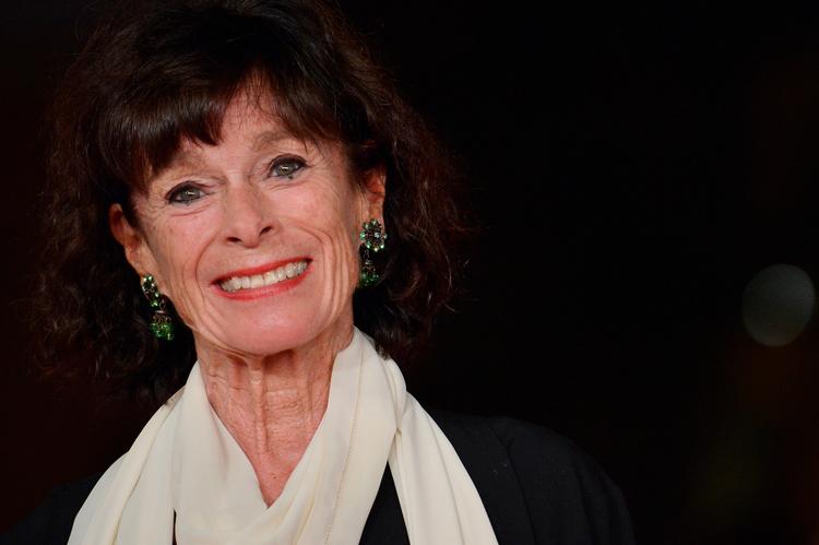 Geraldine Chaplin fik sin 
debut på filmlærredet i faderen, Charles Chaplins, film 'Limelight' ('Rampelys’), da hun var bare 8 år. Siden kastede hun sig over balletdans, men blev alligevel 
trukket tilbage i filmverdenen, da hun fik rollen som Juri Zhivagos hustru, Tonya, i storfilmen 'Doktor Zhivago' fra 1965. 


   Foto: Tiziana Fabi/Ritzau Scanpix