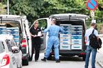 Politi og teknikere til stede ved boligkomplekset Trekanten 2 i Ringsted hvor en 38 årig kvinde er blevet stukket ned med en kniv mandag. Foto: Presse-fotos.dk/Ritzau Scanpix