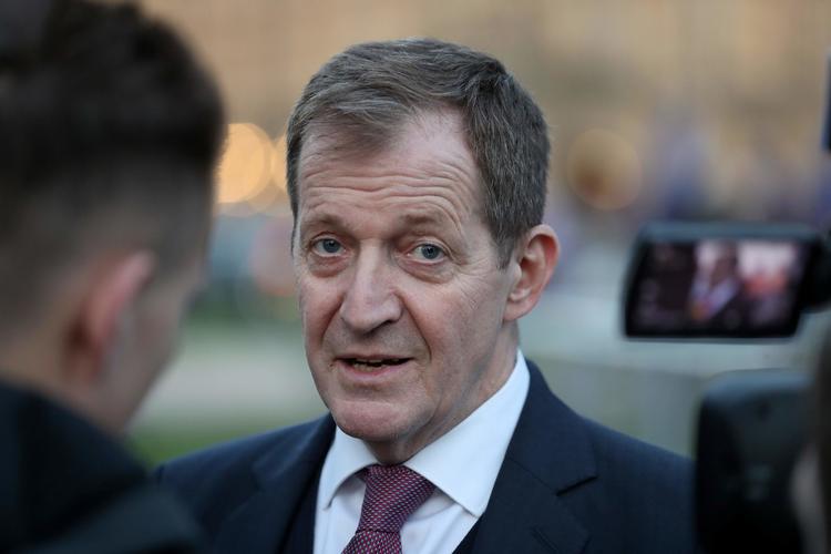 
   Alastair Campbell, der er tidligere toprådgiver i det britiske parti Labour, skriver i et åbent brev til lederen Jeremy Corbyn, at han træder ud af partiet, fordi der mangler en kultur, en strategi og den rette leder til at kunne vinde over premierminister Boris Johnsons konservative. (Photo by Daniel LEAL-OLIVAS / AFP)
   Foto: Daniel Leal-olivas/Ritzau Scanpix