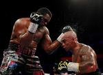 Dillian Whyte (til venstre), da han i Londons O2 Arena 20. juli boksede mod colombianske Oscar Rivas. 
   Foto: Andrew Couldridge/Ritzau Scanpix