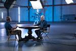 Sammen med forskellige gæster i studiet – her Arnold Schwarzenegger – ser James Cameron på science fiction-genren og fremtiden som et helt centralt tema i filmkunstens historie.  Foto: DR/AMC Networks