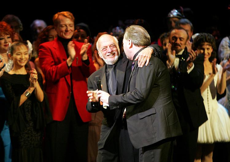 
   Arkiv:Komponist Sir Andrew Lloyd Webber fortæller , at man umuligt kan overvurdere betydningen af Hal Prince for musicals. REUTERS/Seth Wenig/File Photo
   Foto: Seth Wenig/Ritzau Scanpix